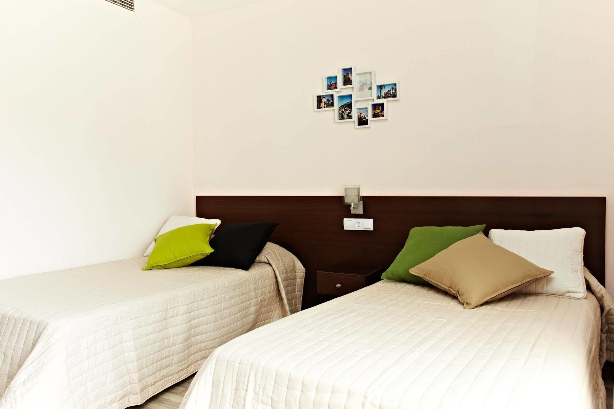 דירות קסטלדפלס Ginosi Basics Centric Apartel מראה חיצוני תמונה