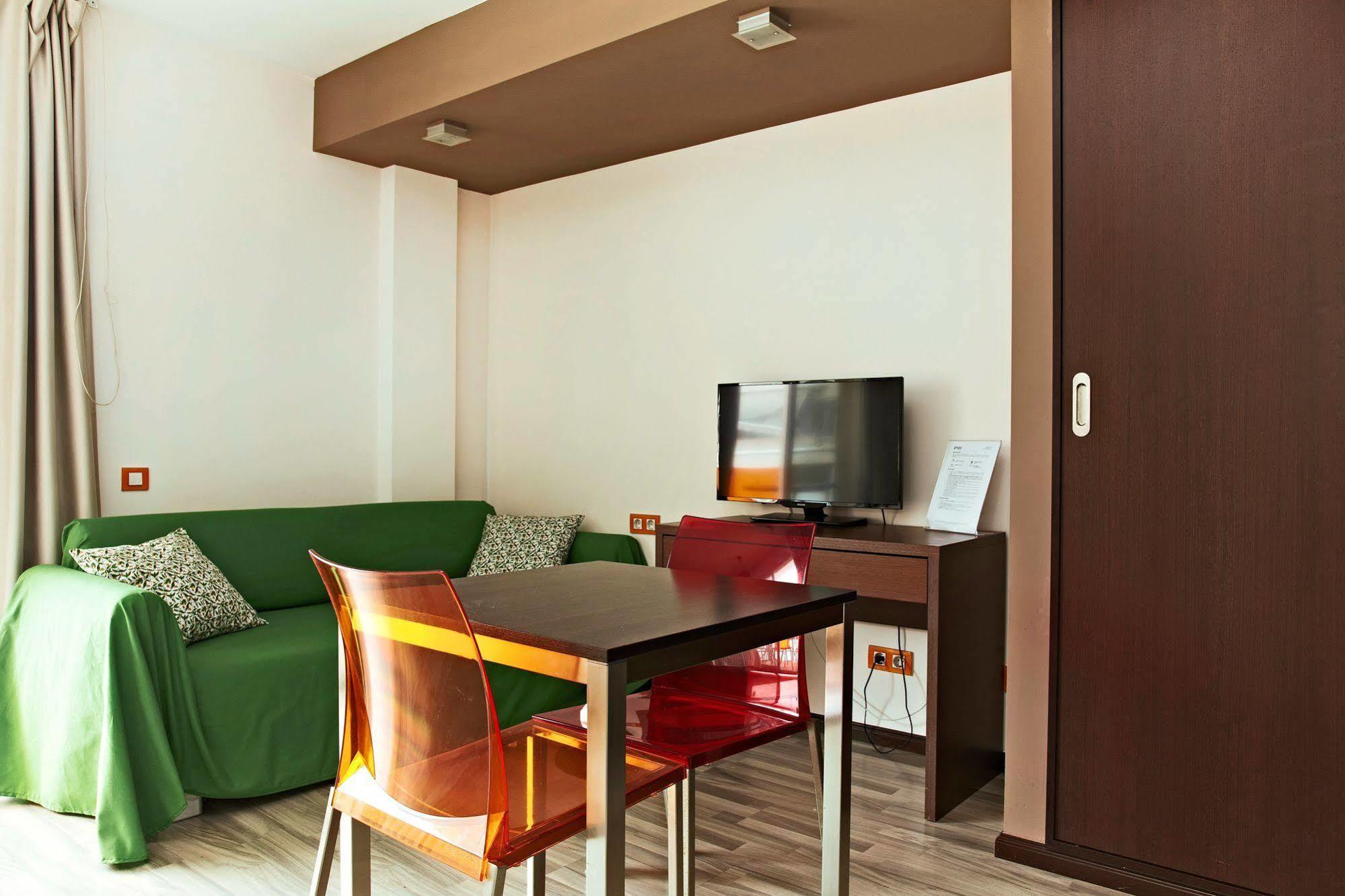 דירות קסטלדפלס Ginosi Basics Centric Apartel מראה חיצוני תמונה